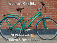 700c Women's Hybrid Bike - 17" city bicycle  Fenders  rack 