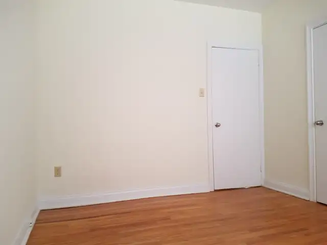 Large bedroom in amazing  apartment at Avenue Road & Lawrence W in Room Rentals & Roommates in City of Toronto - Image 5
