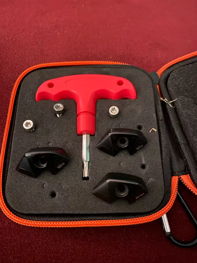 Taylormade Sim 2 and Max rear weight kit in Golf in Ottawa - Image 2