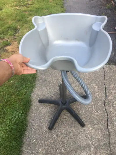 Lavabo portatif  pour coiffeuses 85$$, View more