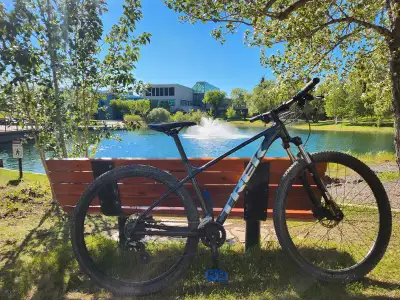 2022 Trek Marlin 5 - Medium/Large 29" Wheel, View more