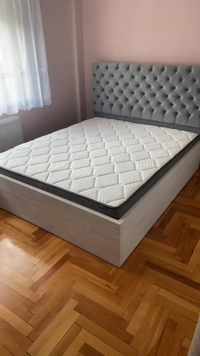 Cadre de lit à vendre (simple, double, queen, king) in Beds & Mattresses in City of Montréal - Image 2