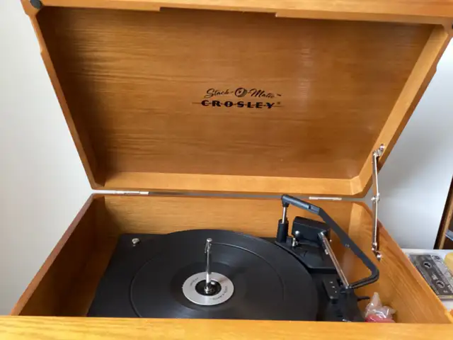 Good working Crosley stack o matic record player C D .cassette in General Electronics in City of Halifax - Image 5