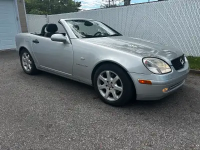 1999 Mercedes Benz SLK230 décapotable Toit rigide rétractable 199 900 km Automatique Cuir noir Toit...