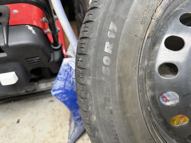 Winter tire Michelin X-Ice 4 Winter tire used 225/60/R17 in Tires & Rims in Mississauga / Peel Region - Image 2