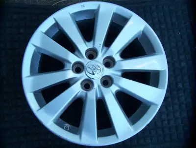 4 rims mags jantes 16 pouces 5 x100 bon état font sur toyota corolla , matrix , subaru et autres. **...