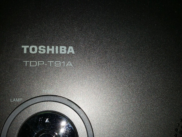 Toshiba TDP-T91A DLP Projector HD 1080i HDMI-adapter Remote w/Do dans Autre  à Ville de Montréal - Image 3