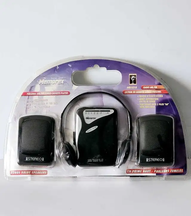 Memorex Personal Portable AM  FM Stereo Cassette Player  in General Electronics in City of Montréal - Image 2