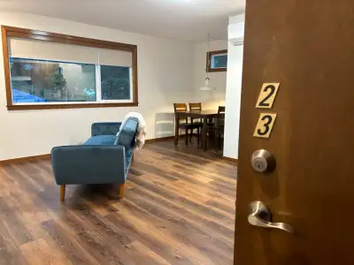 This newly renovated modern 1 bedroom executive apartment unit is a situated on the top floor of a c...