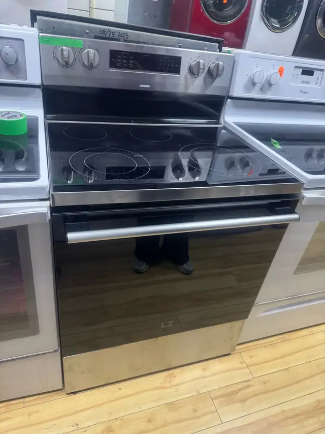 Maytag Electric Range in Stoves, Ovens & Ranges in Laval / North Shore - Image 2