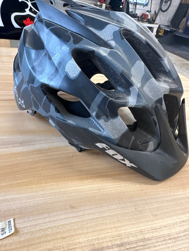 Fox mountain bike helmet  in Clothing, Shoes & Accessories in Winnipeg