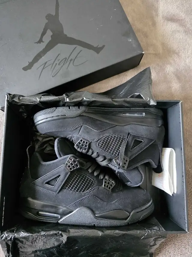 Jordan 4 Black Cat (2020) Size 9 in Men's Shoes in City of Toronto - Image 3