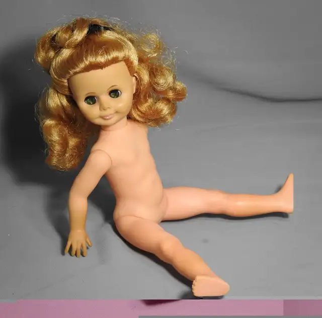 VINTAGE 1950'S USA DOLL 11,5"TALL in Arts & Collectibles in City of Toronto - Image 9