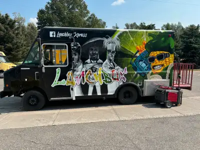 1996 Chevrolet P30 Utilimaster food truck. Very good condition throughout. -2 big sinks with prep to...