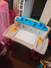 Step 2 Art Desk Little Tikes