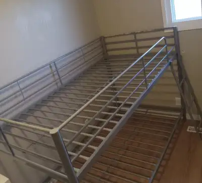 Short, sturdy bunkbed, View more