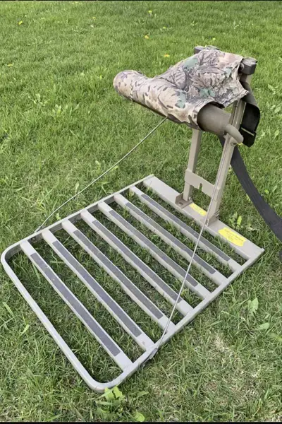 API aluminum tree stand folding seat.. skid proof pads.. large platform( tree steps sold separately)