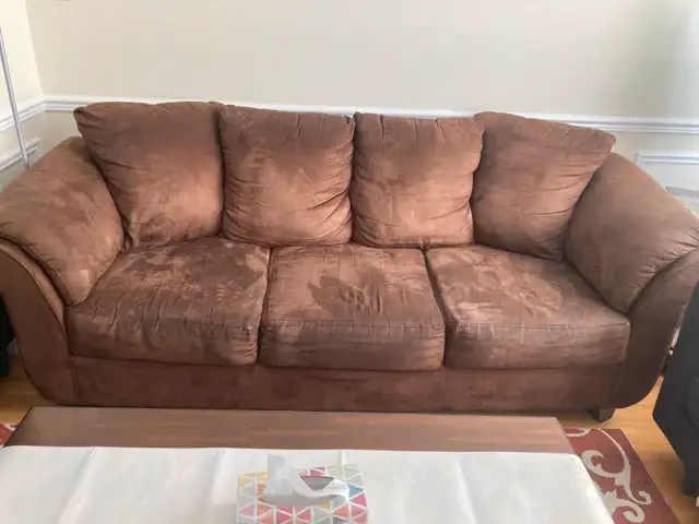 Living Room Set “ Reduced “ in Multi-item in City of Halifax - Image 4