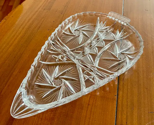 Vintage 1960s pinwheel crystal service dishes in Arts & Collectibles in City of Montréal - Image 4