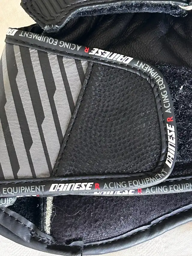 Dainese Full Metal D1 Motorcycle Gloves – Size 8.5 / M in Motorcycle Parts & Accessories in Hamilton - Image 8