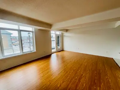2 car parking 3 Bedrooms ⭐️ Open concept with lots of space! ️ Master bedroom has a spacious walk in...