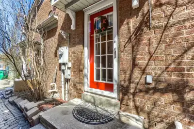 Townhouse for rent !!! (3 Bedrooms with 1.5 washroom)
