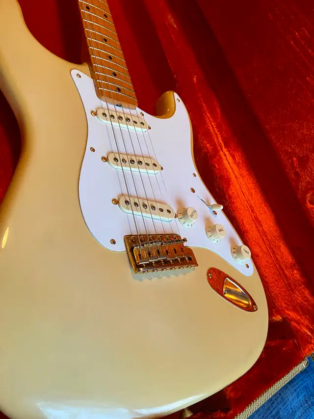 Fender Stratocaster Highly Collectable Reissue 1957 in Guitars in Ottawa - Image 5