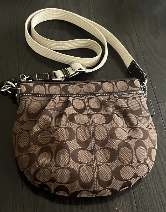 Coach vintage signature monogram crossbody bag, brown in Women's - Bags & Wallets in Mississauga / Peel Region - Image 3