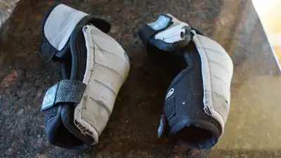 Hockey ITech Lite 220 Elbow Pads Size Jr Med, View more