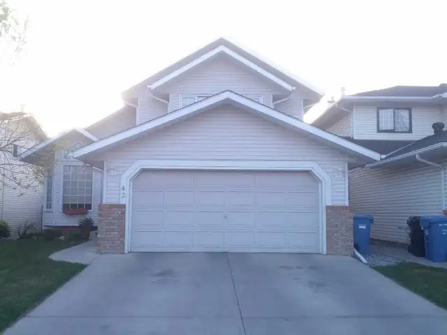 AWESOME LOCATION – BEAUTIFUL, BRIGHT BASEMENT SUITE