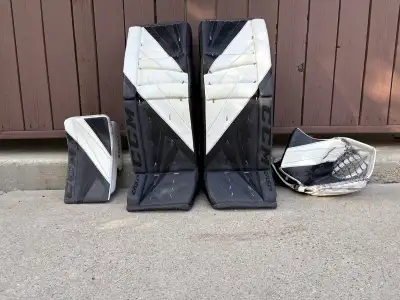 34+2 CCM custom E-FLEX 5 goalie set, View more