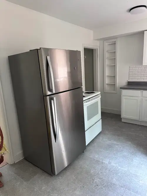 3-bedroom, 1-bathroom apartment in Woodlawn. Conveniently located just minutes from shopping, Dartmo...