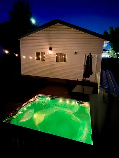 Luxurious and upgraded 3 Bedroom, 2.5 Bathroom, Central AC, huge deck with Hot Tub. upstairs of hous...