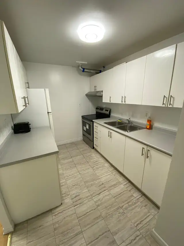 Room for Rent - Erindale/Mississauga (UTM) - Nov 1 in Room Rentals & Roommates in Mississauga / Peel Region - Image 8
