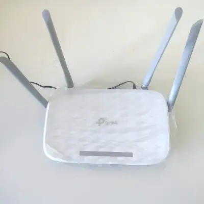 TP-LINK Archer C50 wireless router in white, AC 1200. Brand new, never used.
