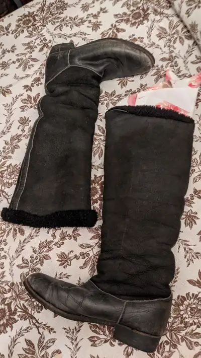 Woman's Vintage Roots Shearling Winter Boots size 9 Great Shape, View more