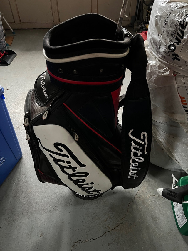 Used titliest tour bag  in Golf in Oshawa / Durham Region