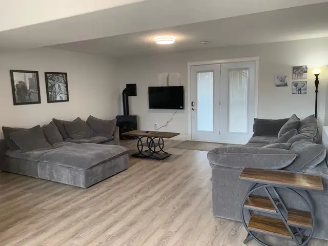 5 Bedroom Crew House in Chelmsford in Ontario in Canada - Image 3