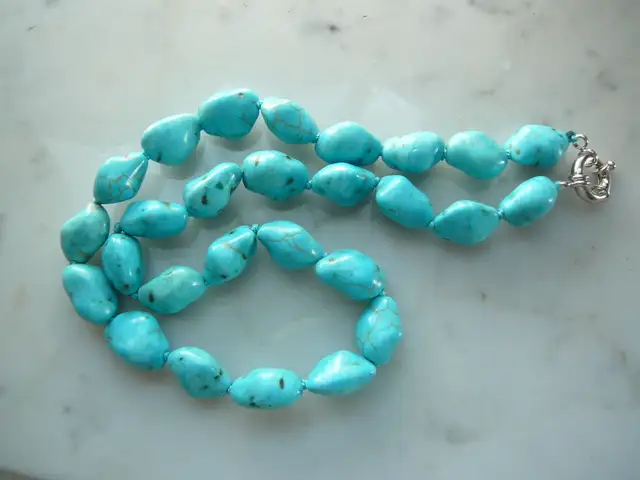 Élégant collier pierres turquoises fait main, long 18" in Other in City of Montréal - Image 5