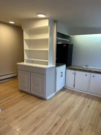 Quaint Bachelor Apartment – Available April 1 - Private entrance - Bright bachelor unit, ideal for o...
