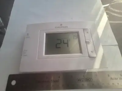 EMERSON 1F83C-11NP (1H/1C) Thermostat non programmable 20-30VAC, View more