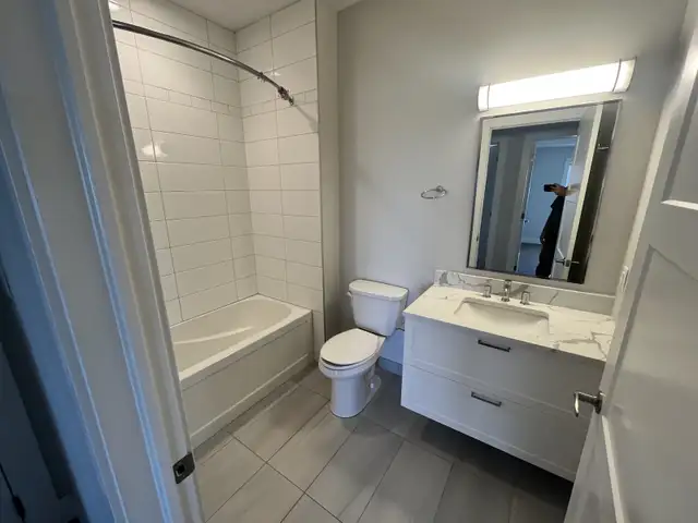 Great Stratford Location ! Mature tenant building - Shorefront in Long Term Rentals in Charlottetown - Image 12