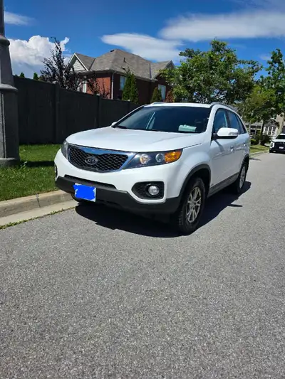 Selling 2014 Kia Sorento AWD V6 not GDI The power steering line has leak the steering is hard. It's...