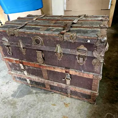 See photos. Interested in history? Dates back to 1890s Purchased 27 years ago. Always wanted to refi...