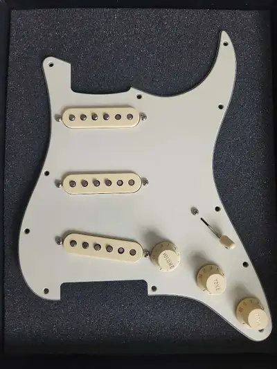 Fender Fat 50's Loaded Pickguard, View more