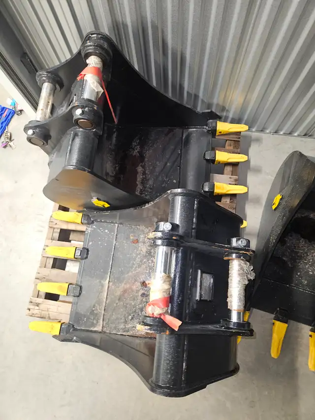 NEW (3) 24" Excavator Digging Buckets – 45mm Pins – 5T-45 Mount in Other Business & Industrial in Delta/Surrey/Langley - Image 3