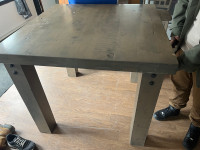 Table de cuisine en bois (avec 4 chaises)