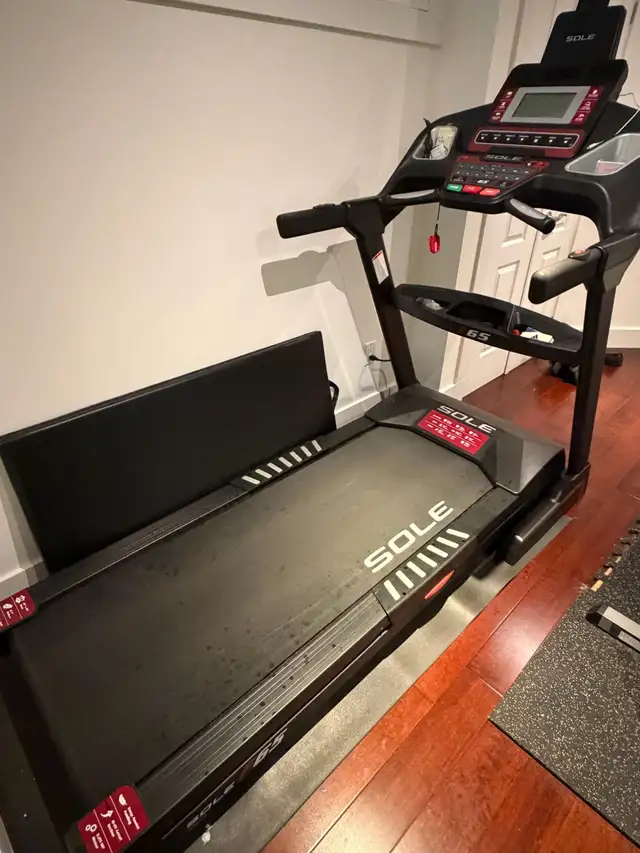 SOLE F65 Folding Treadmill in Exercise Equipment in City of Toronto - Image 2