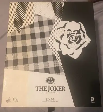 The Joker 1989 Mime Version DX Sixth Scale figure from Hot Toys. Revisiting Tim Burton's classic Bat...