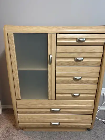 FREE dresser. Some wear and tare but a solid dresser. Pick up only and must bring help to remove it...